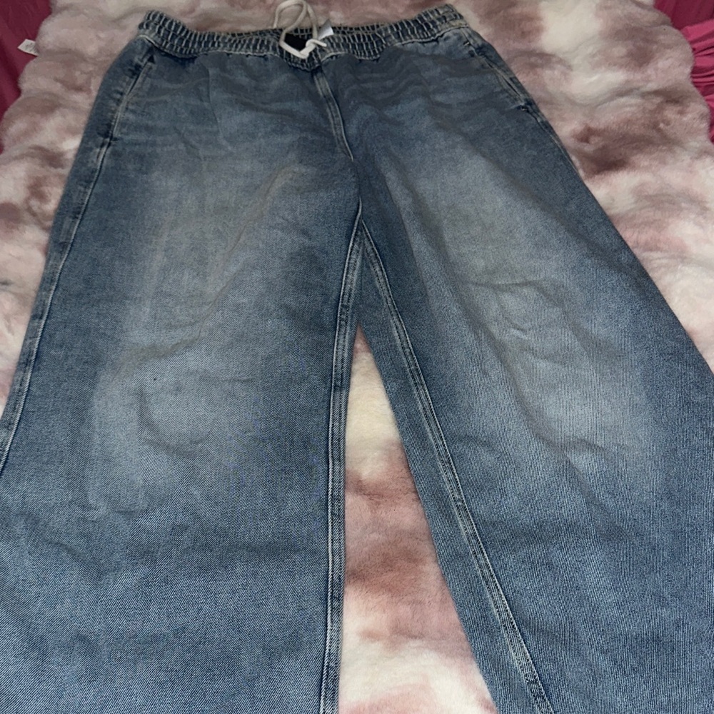 Divided Women's Light Blue Elastic Waist Denim Capris